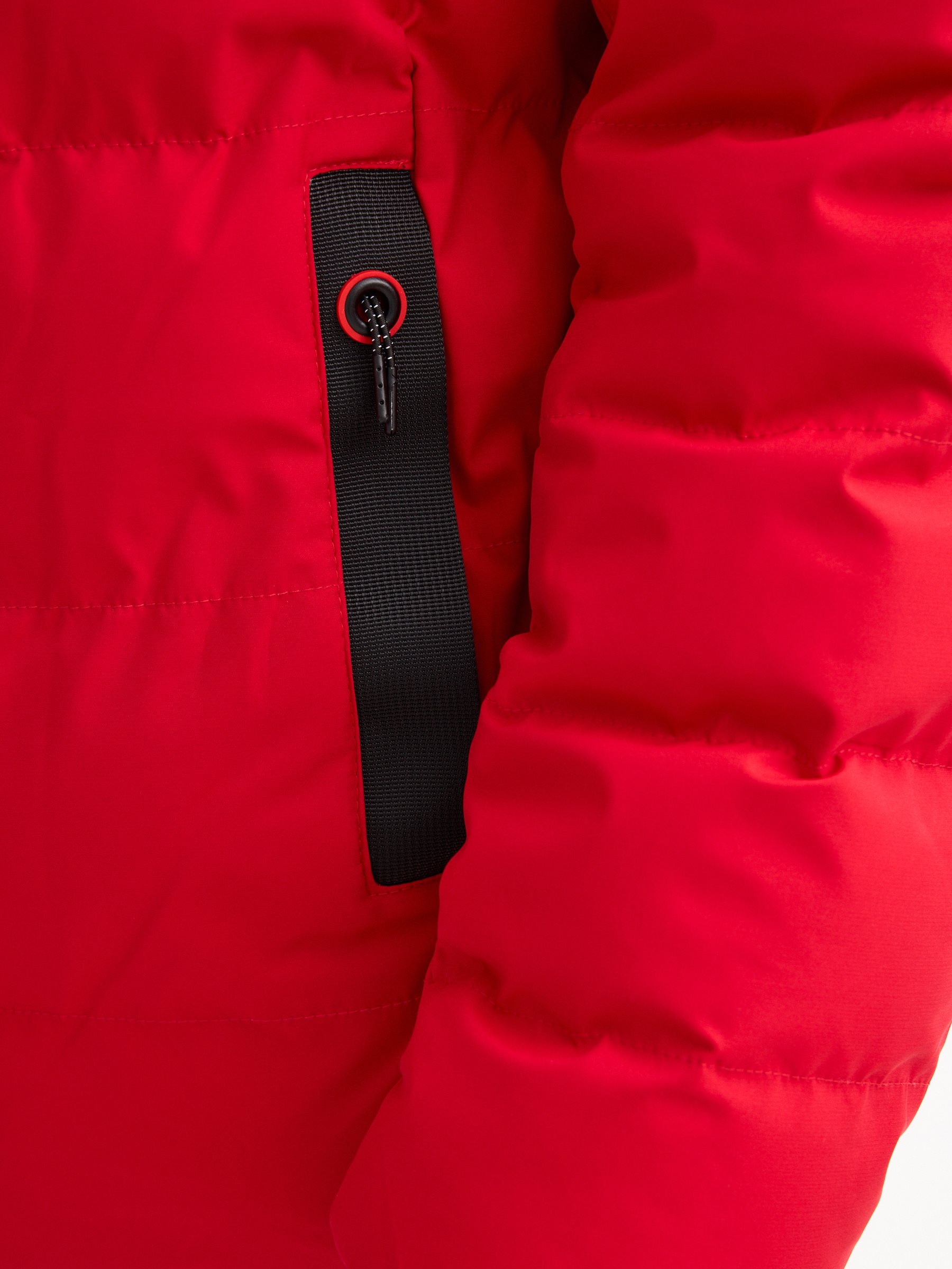 Jaqueta preta acolchoada vermelho vista meia frontal