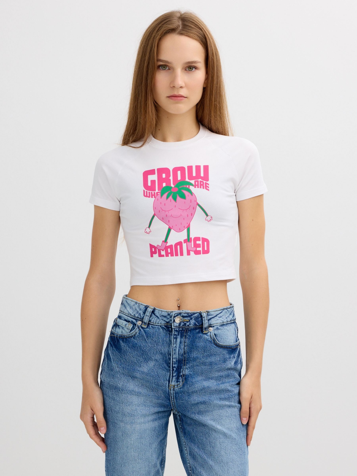 Camiseta manga curta cropped morango