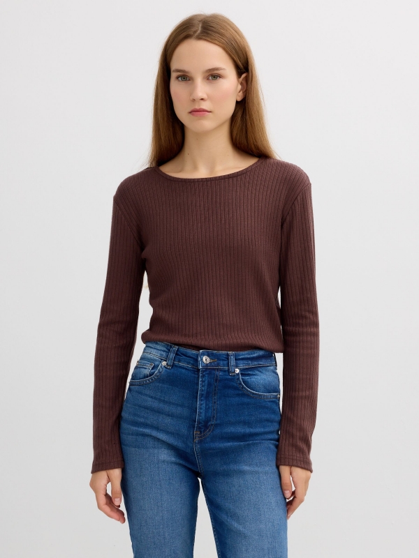 Ribbed long sleeve t-shirt chocolate middle front view