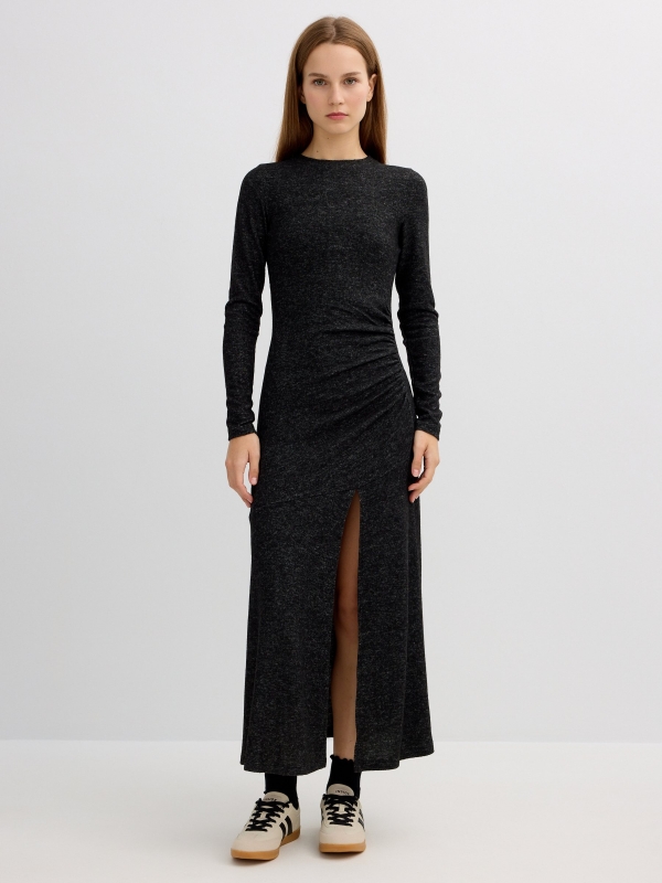 Vestido midi com abertura cinza escuro vista meia frontal