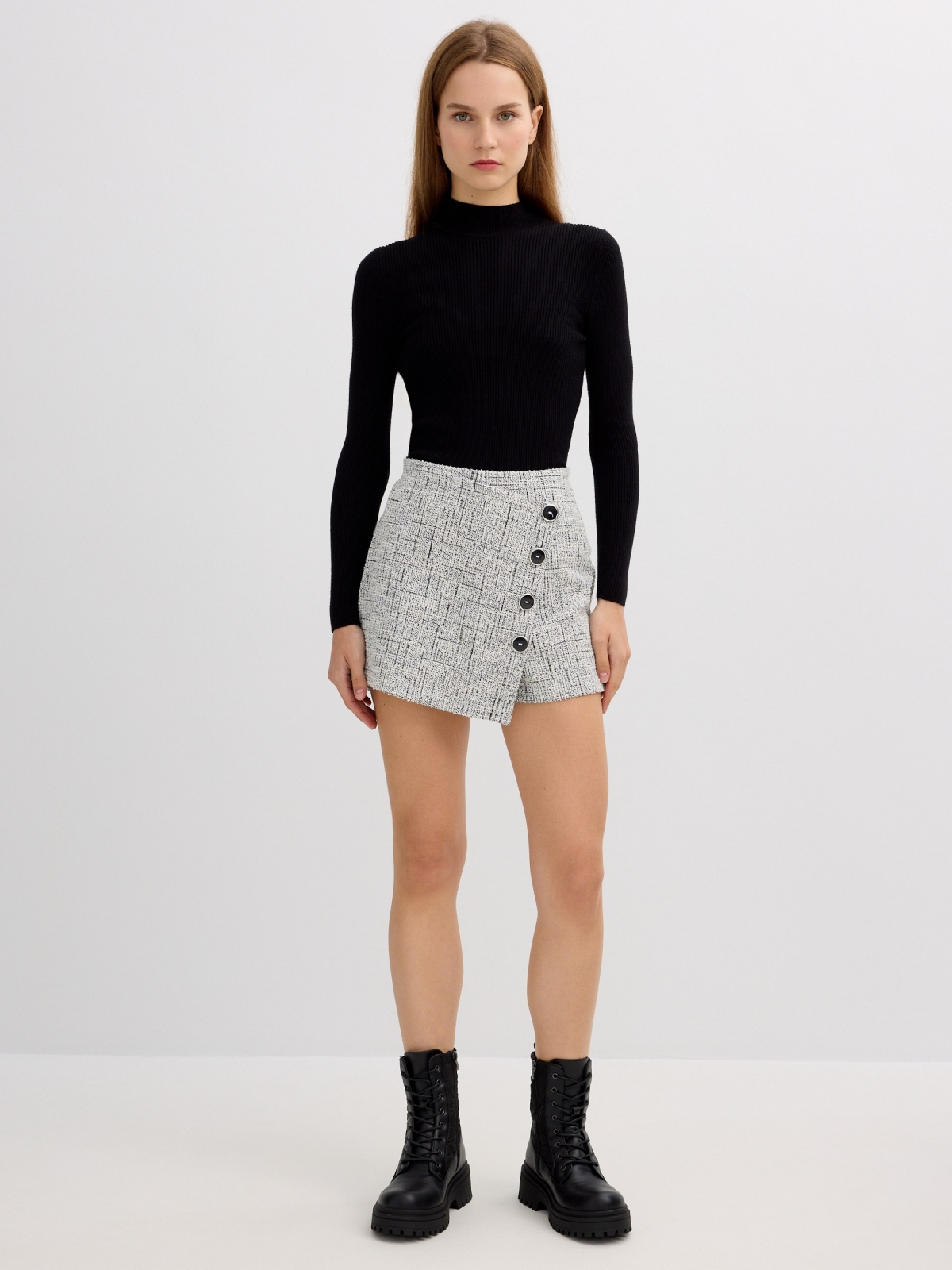 Skort jacquard gris con botones negro vista media frontal