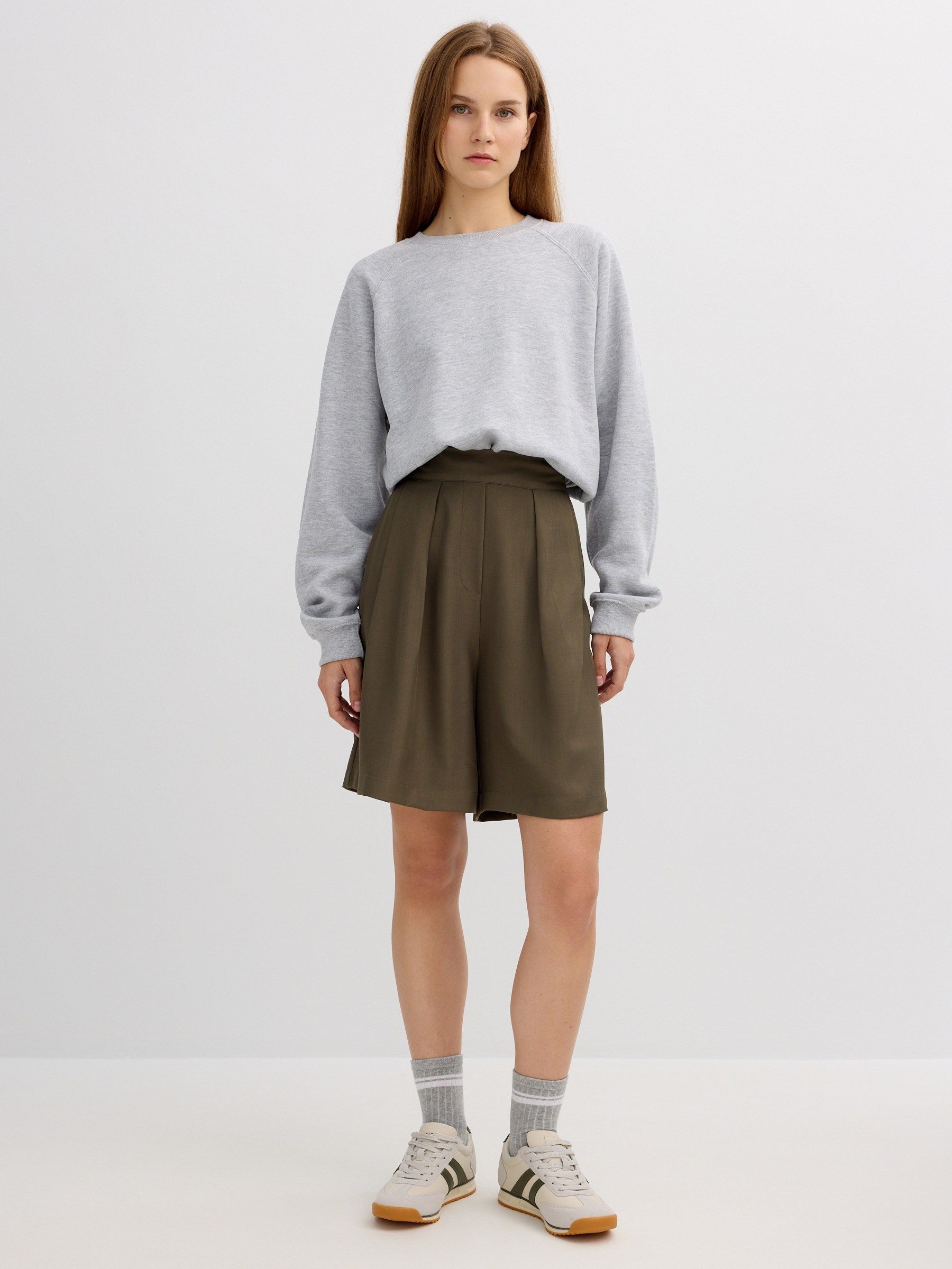 Bermuda lisa verde vista media frontal