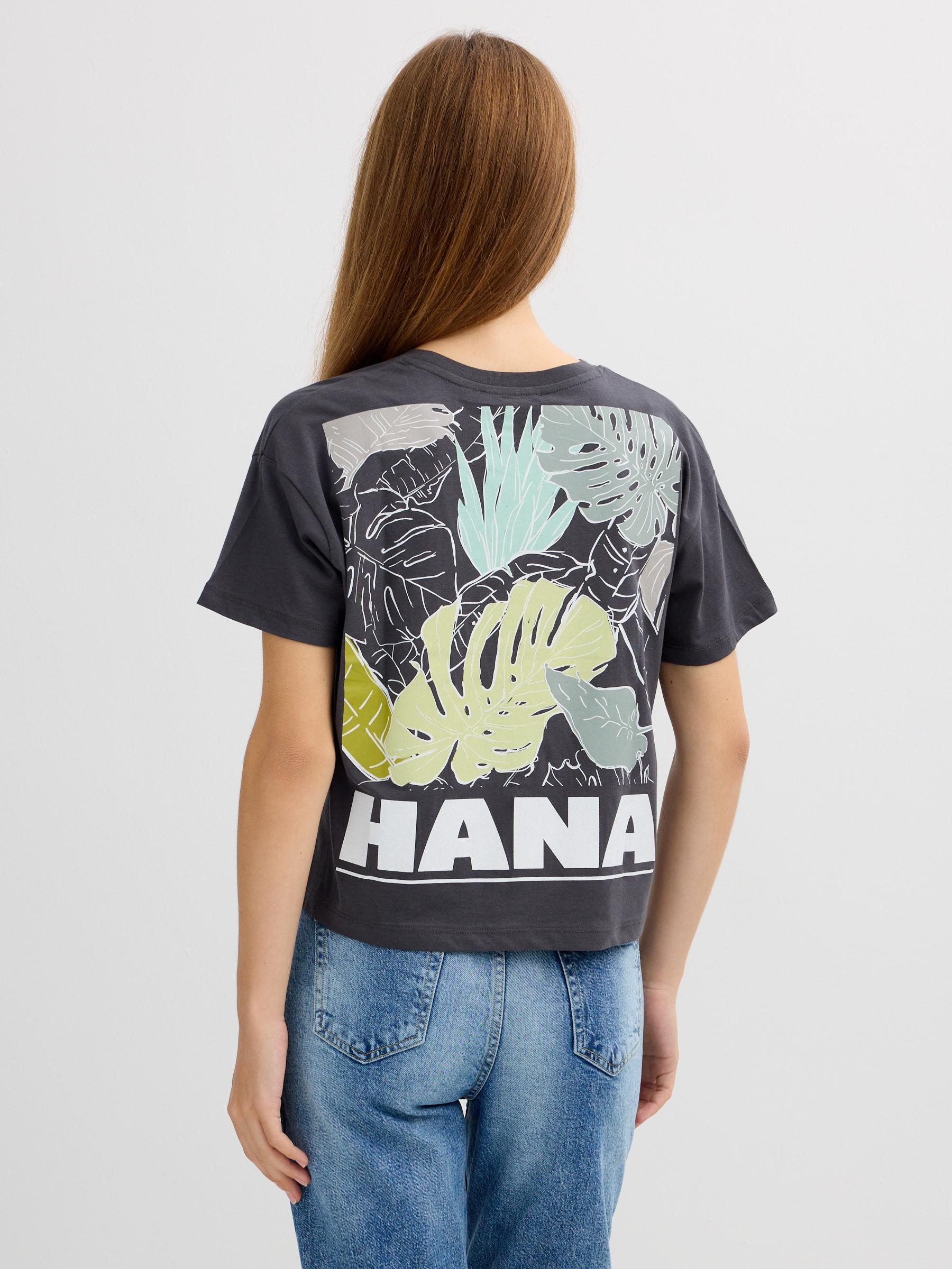 Camiseta estampa selva cinza escuro vista meia frontal