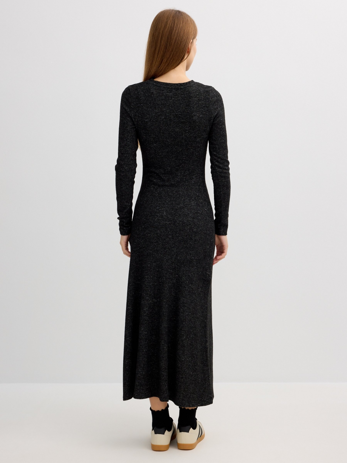 Vestido midi com abertura cinza escuro vista meia traseira