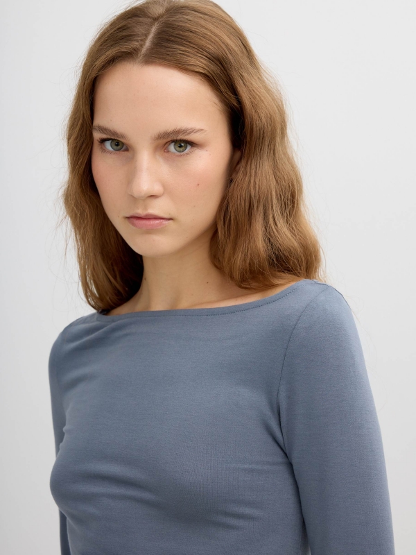 Casual gathered boat neck shirt bluish gray detail view
