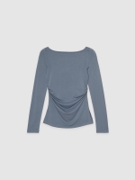 %Pto% Camiseta fruncida cuello barco casual gris azulado vista frontal