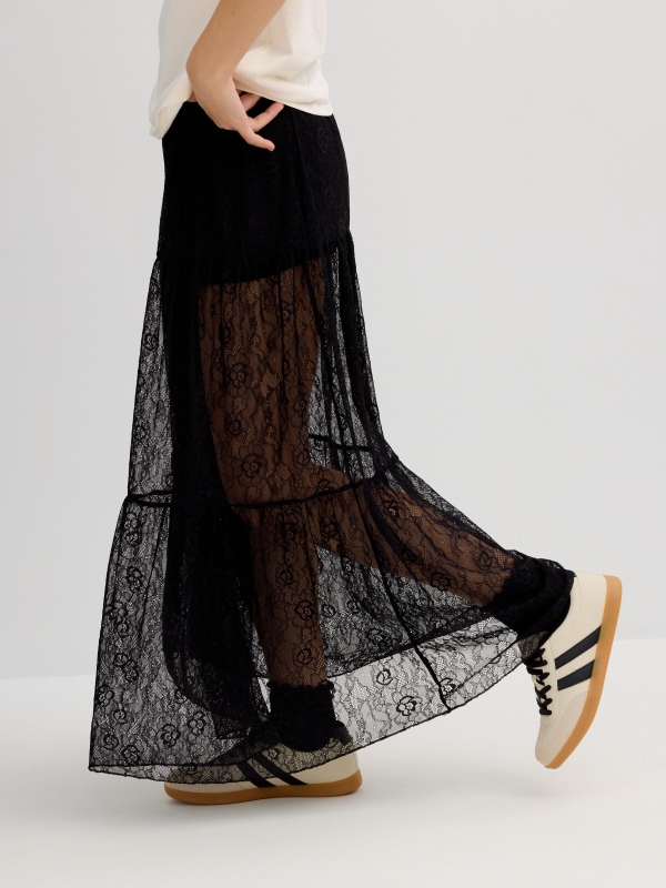 Saia midi de renda preto vista detalhe