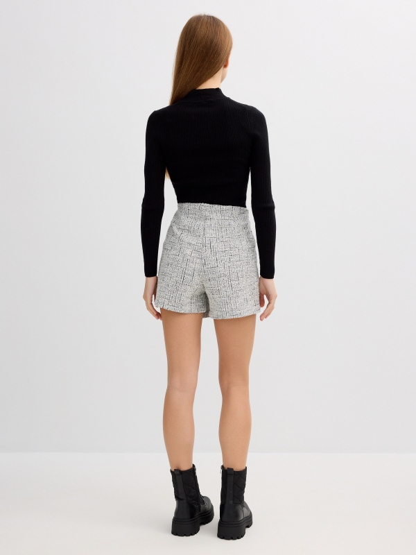Skort jacquard gris con botones negro vista media trasera