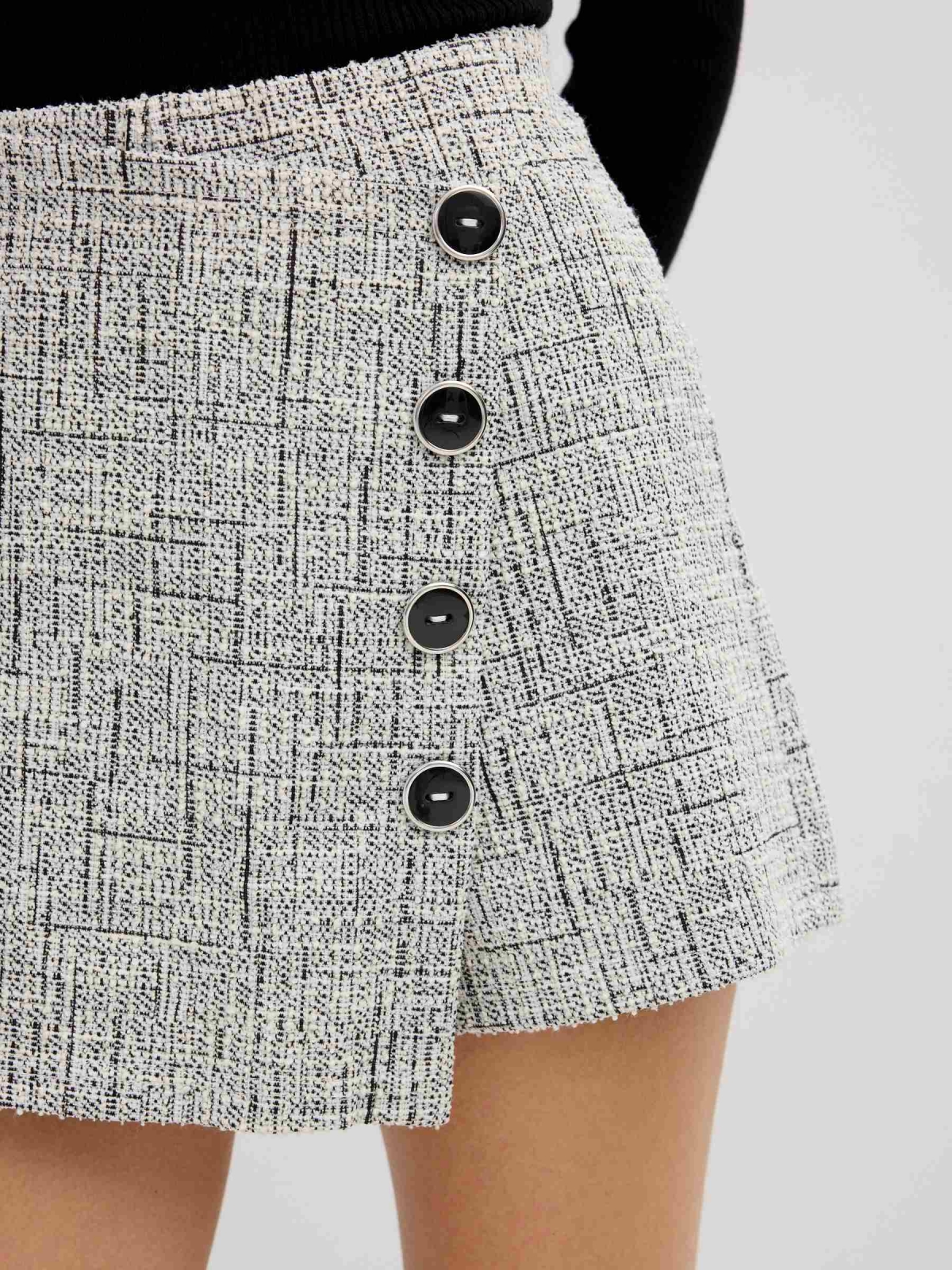 Skort jacquard gris con botones negro vista detalle