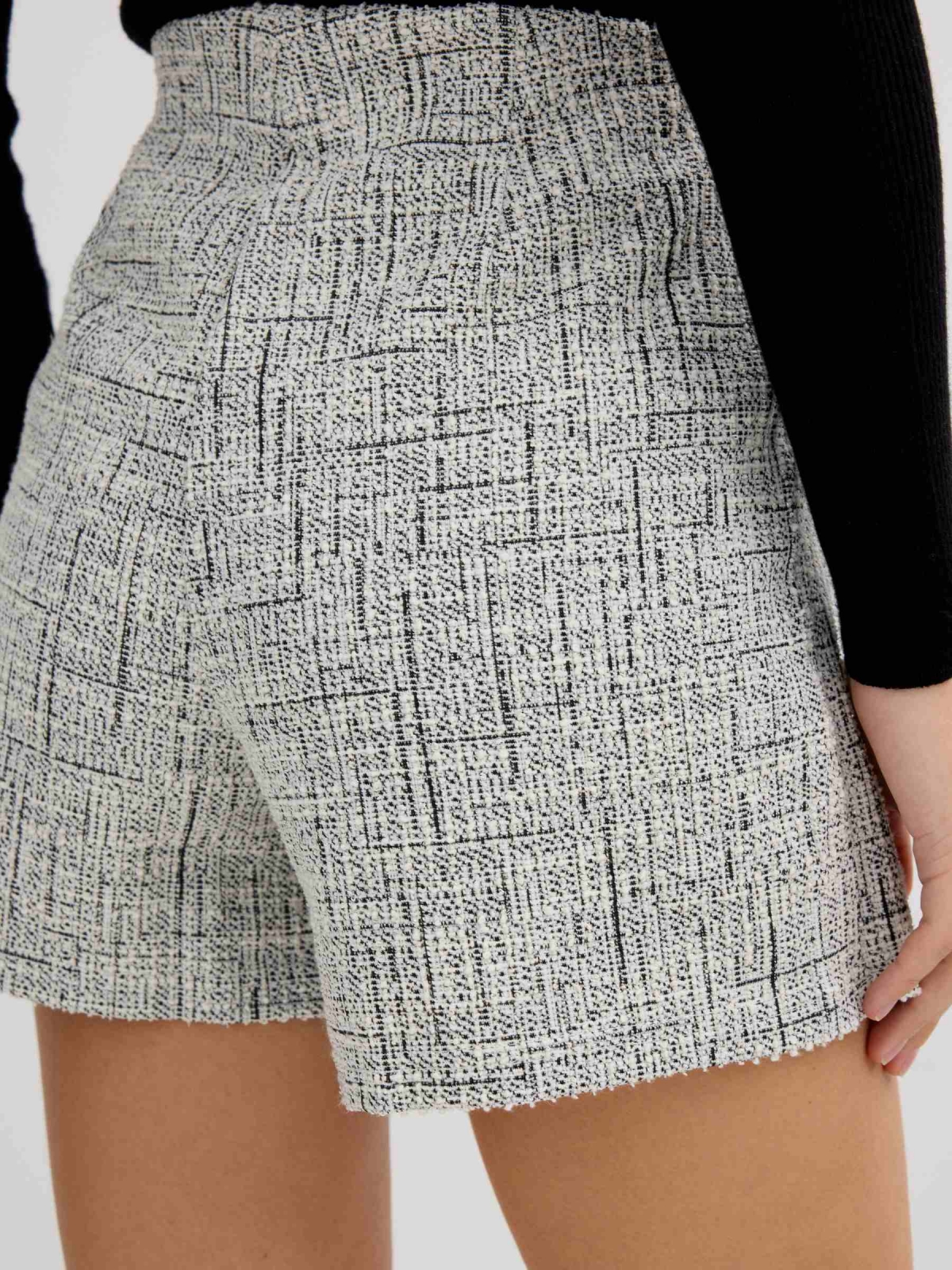 Skort jacquard gris con botones negro vista detalle