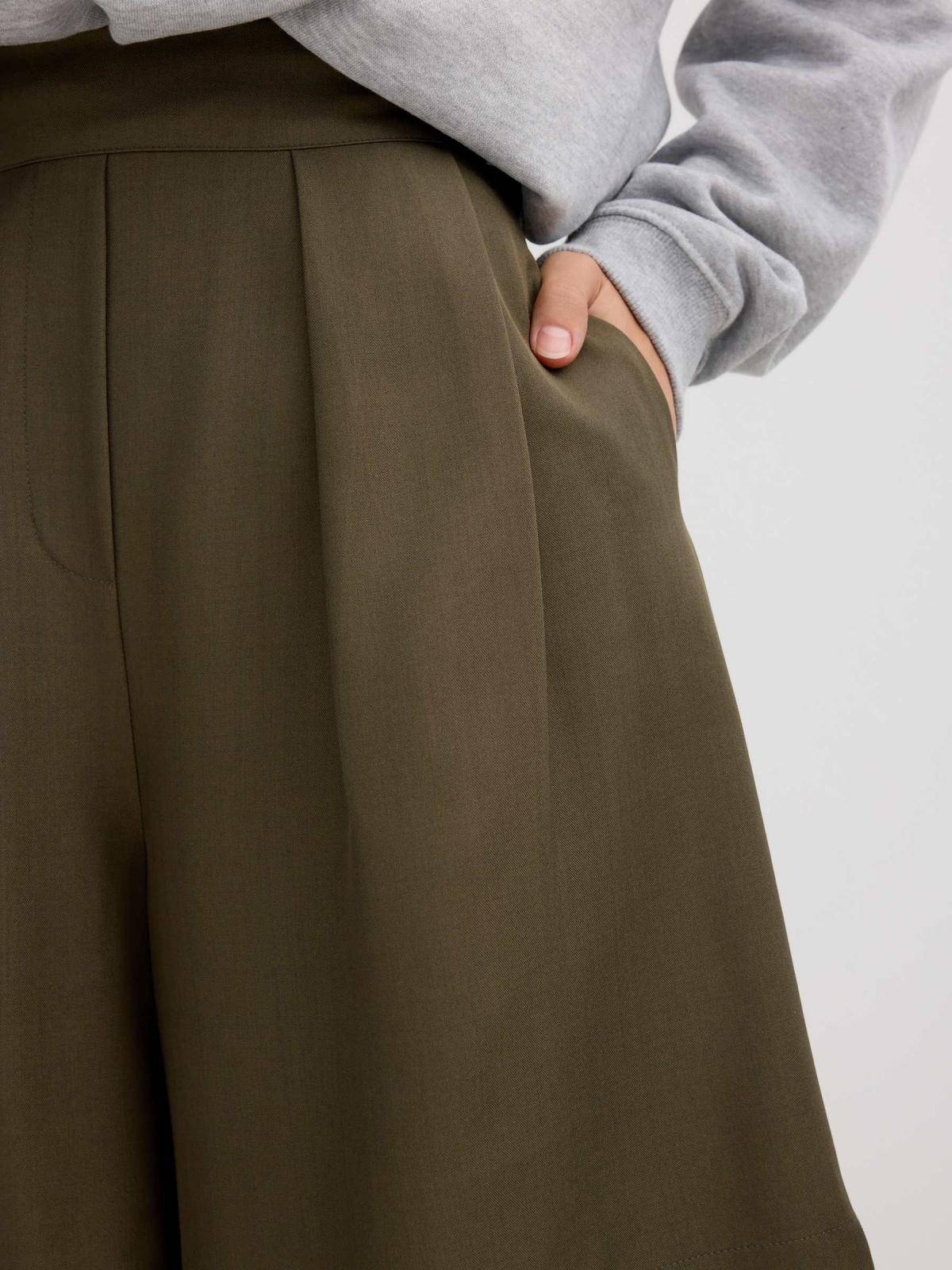 Smooth Bermuda green detail view