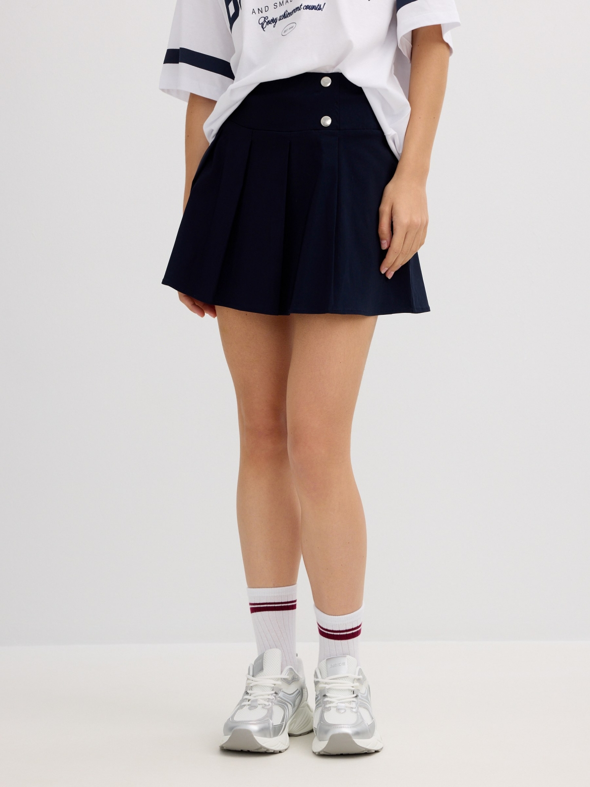 Falda mini plisada azul marino vista media trasera