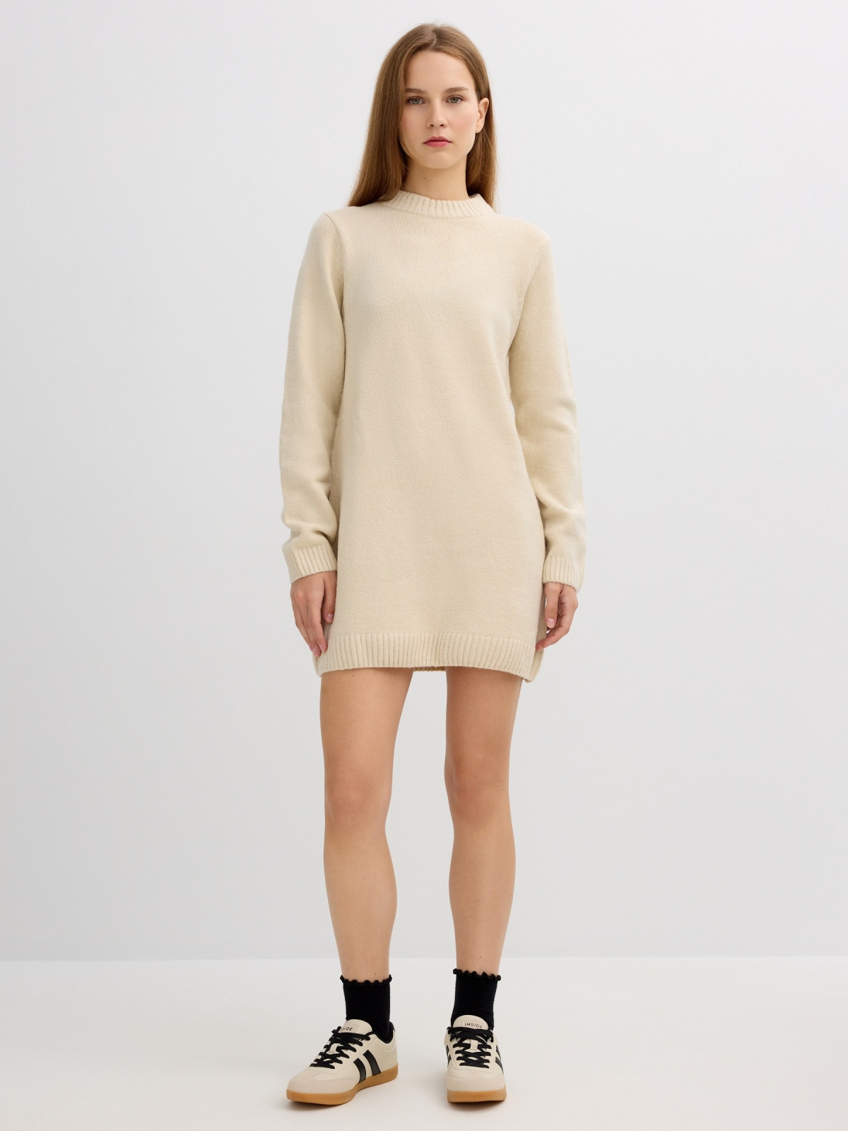 Vestido mini de malha liso areia vista geral frontal