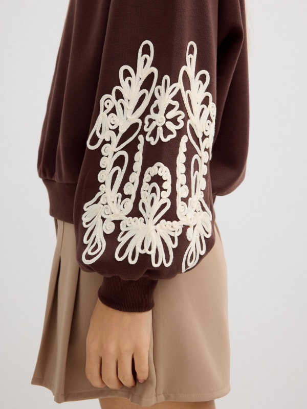 Balloon sleeve floral sweatshirt chocolate detail view