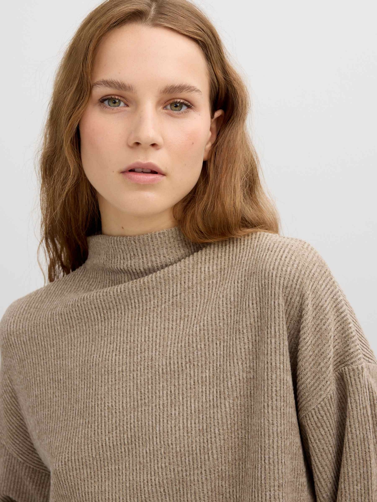 Perkins collar jersey brown detail view