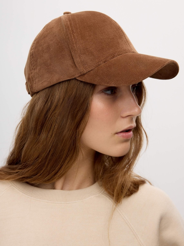 Microfiber cap brown detail view