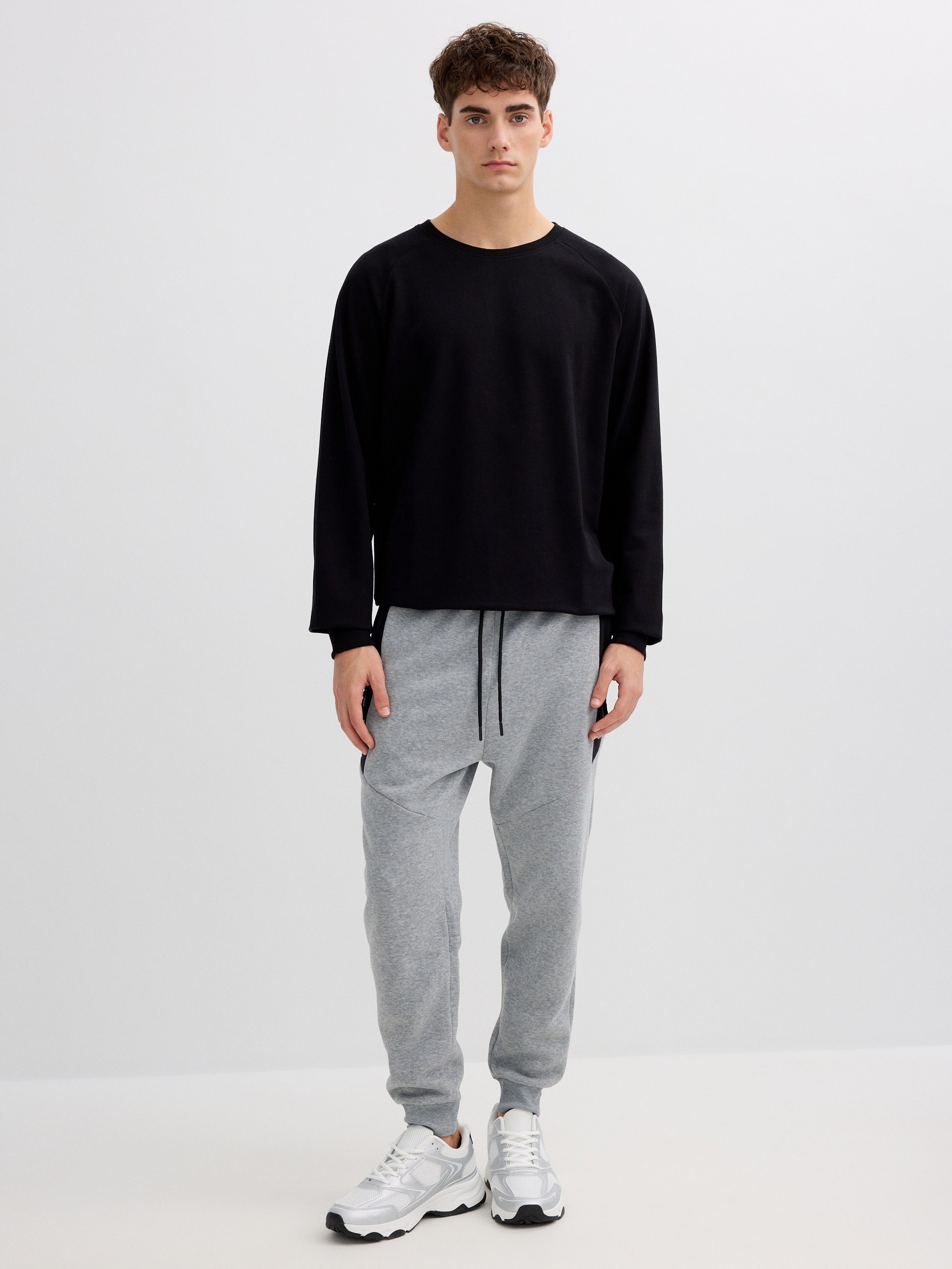 Jogger deportivo felpa gris gris claro vista general frontal