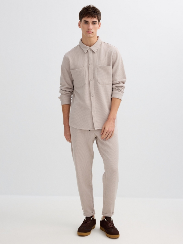 Jogger deportivo felpa beige crudo vista general frontal