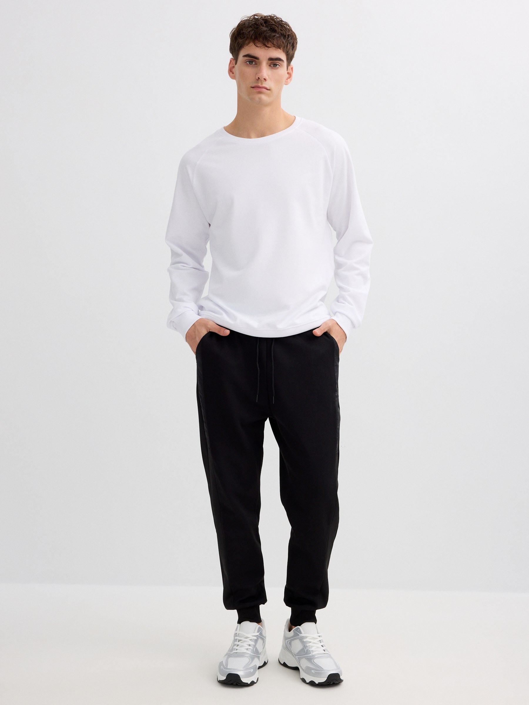 Jogger desportivo felpa preto preto vista geral frontal