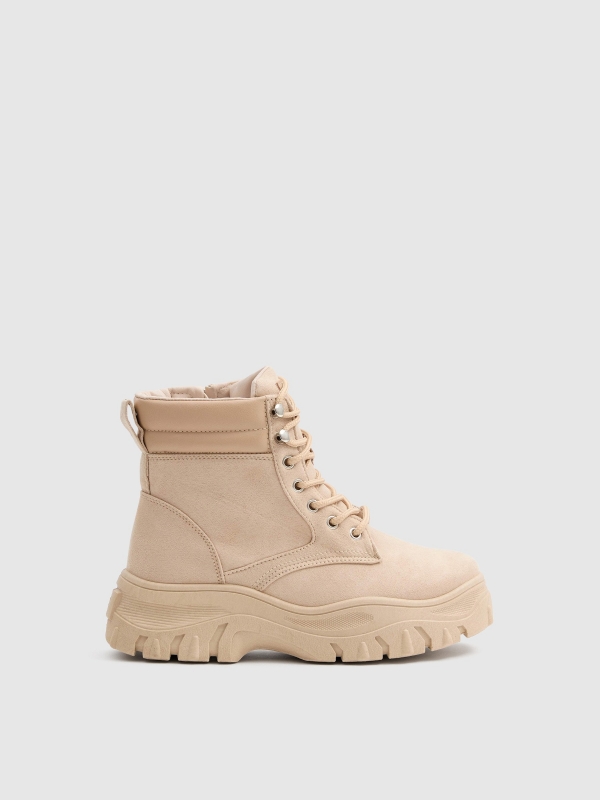 Botas de moda con plataforma beige