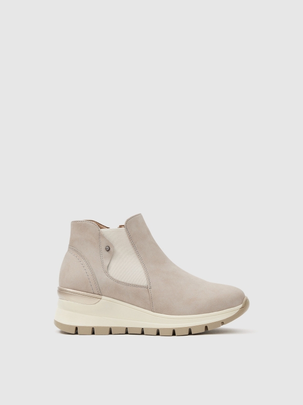 Sneaker boot style beige