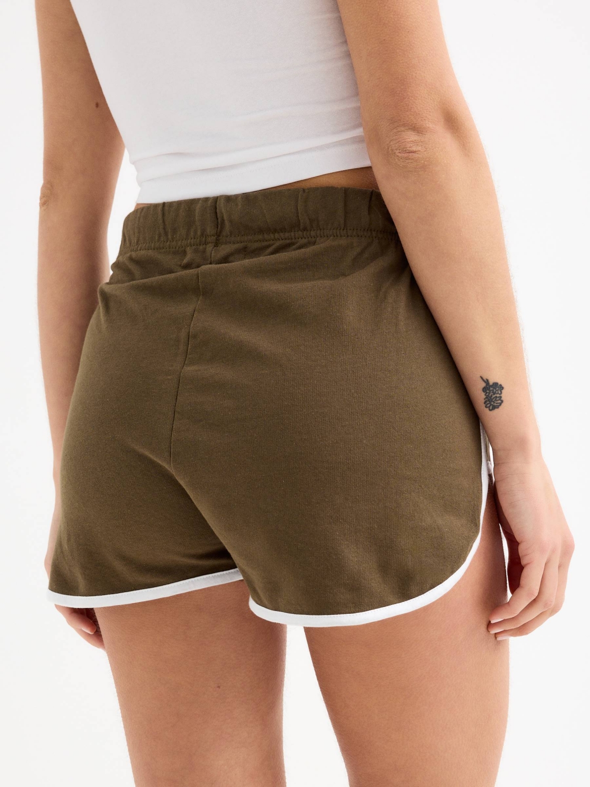 Short contrasting trims olive green detail view