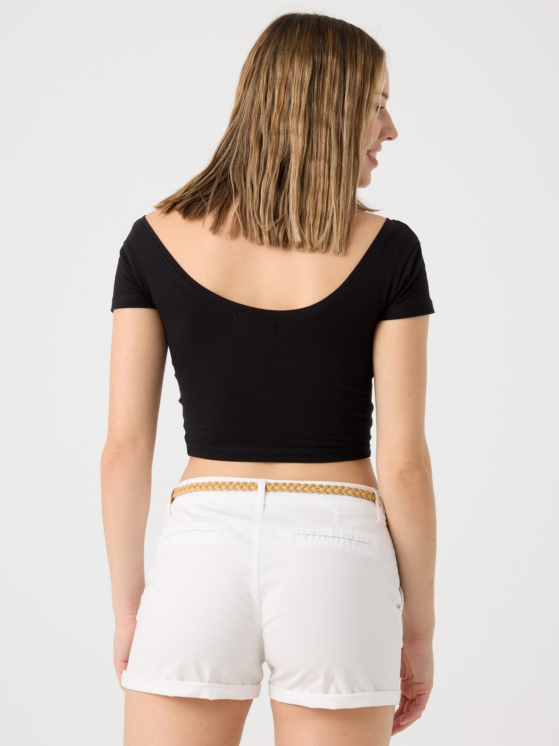 Short pinzas cinturón blanco vista media frontal