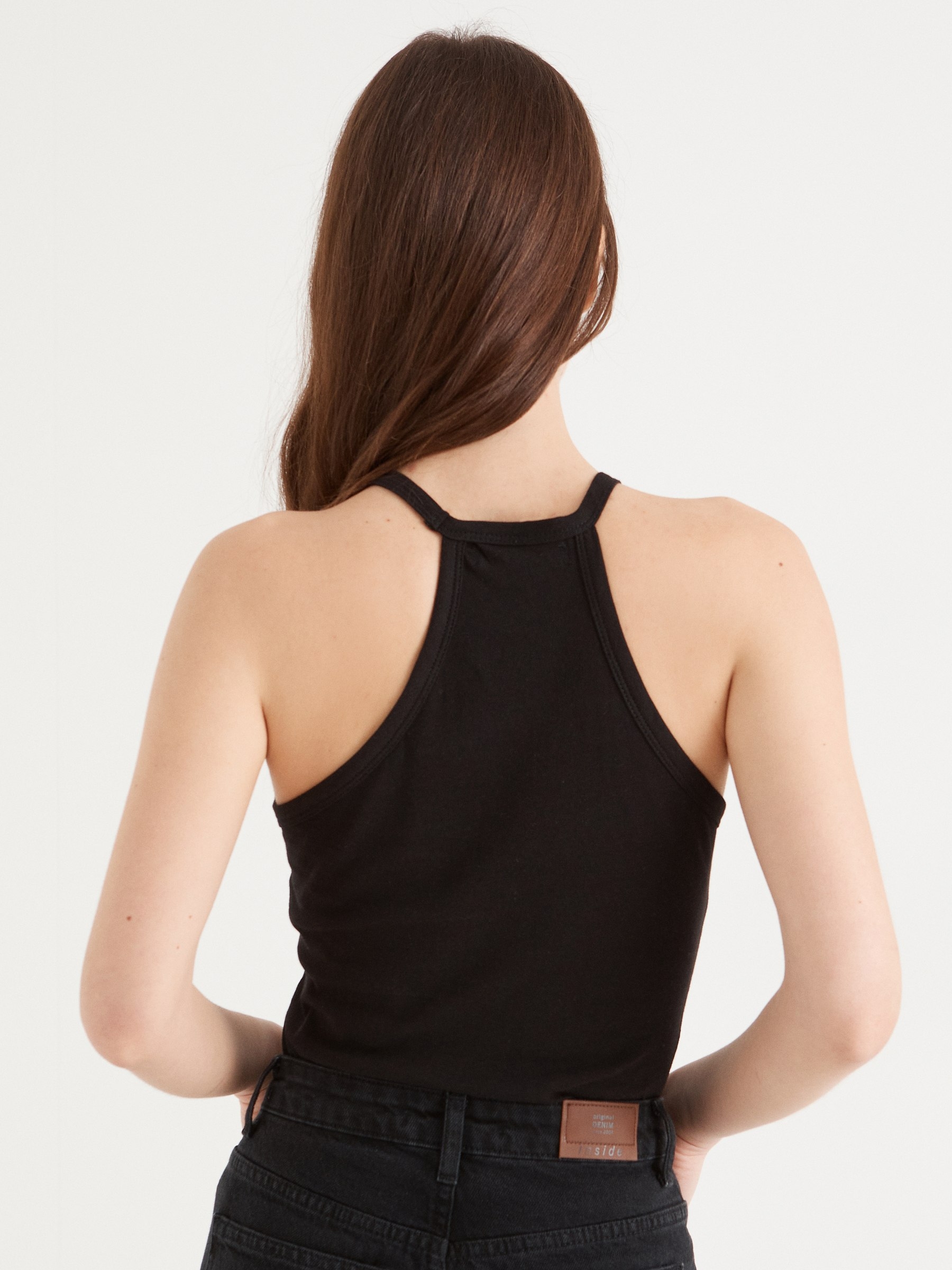 Camiseta básica gola halter preto vista meia frontal