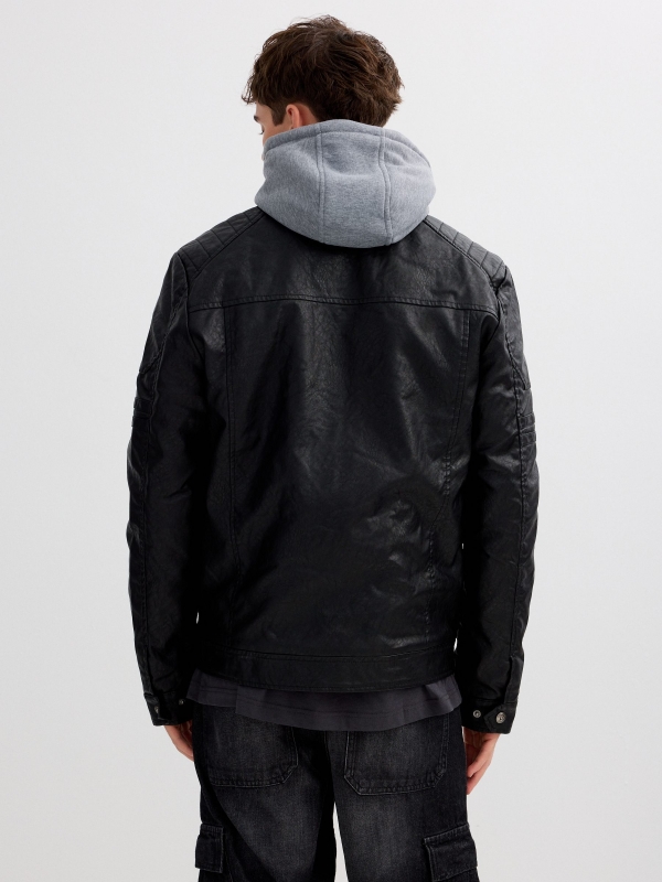 Cazadora biker polipiel negro vista media trasera