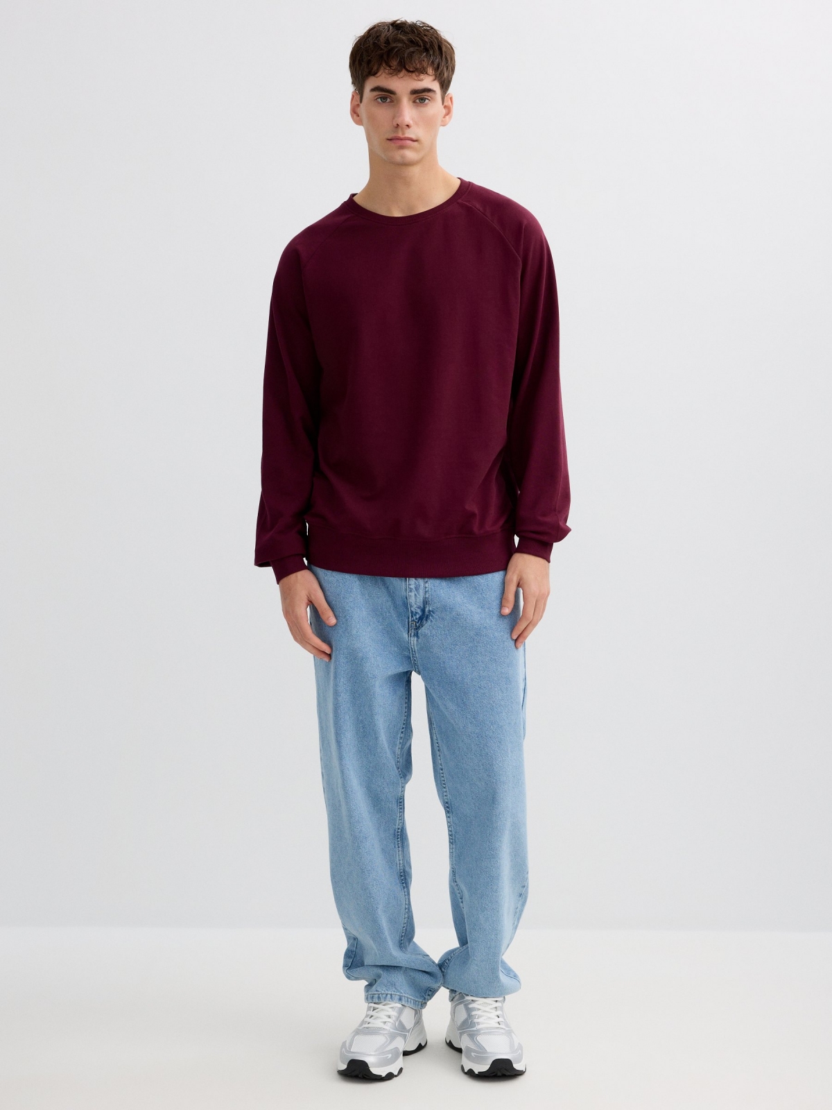 Basic sweatshirt with text garnet front view