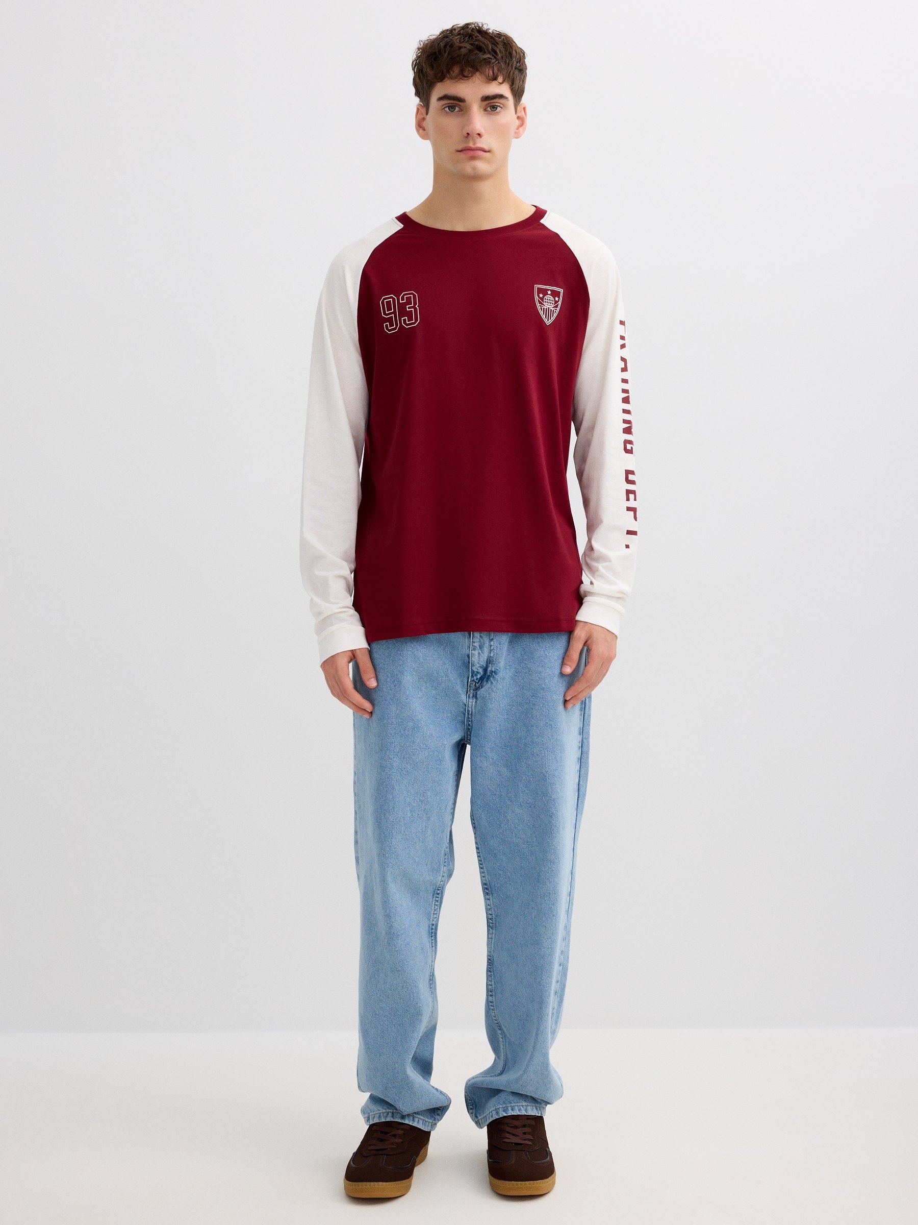 Long-sleeve university shirt burgundy middle front view