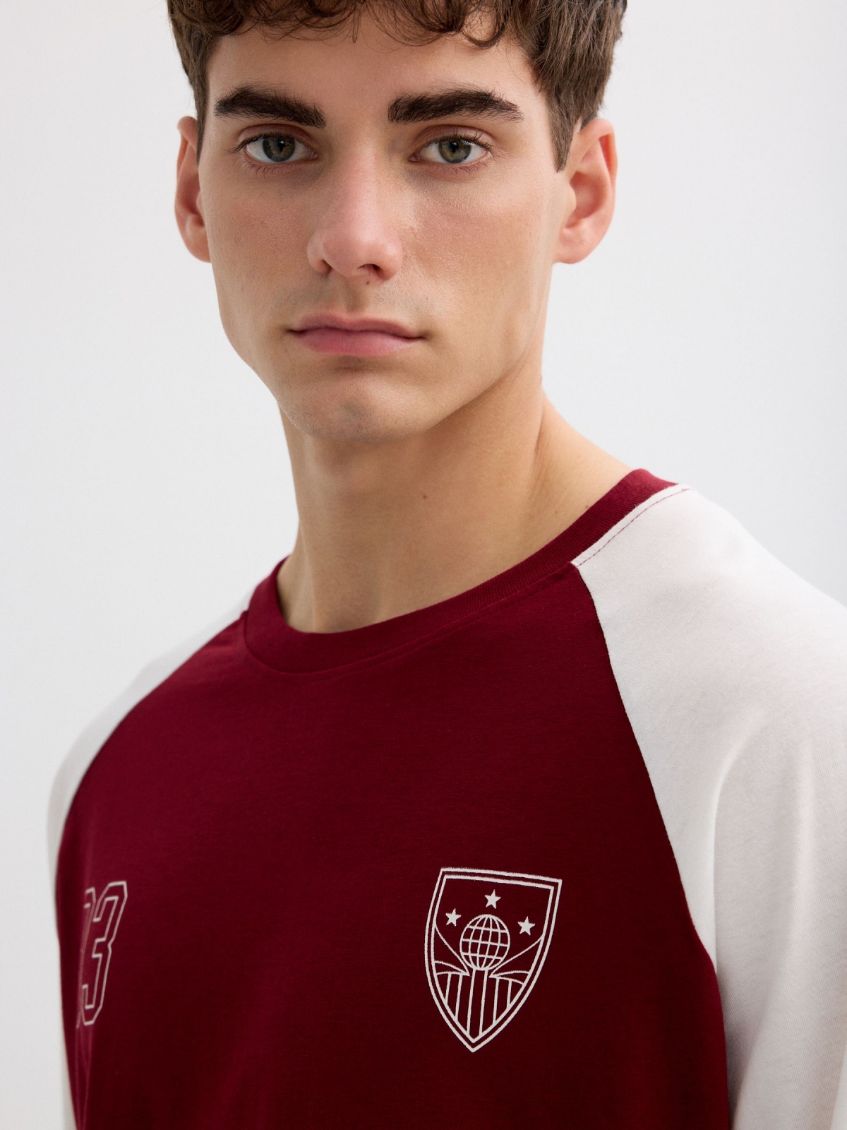 Long-sleeve university shirt burgundy detail view