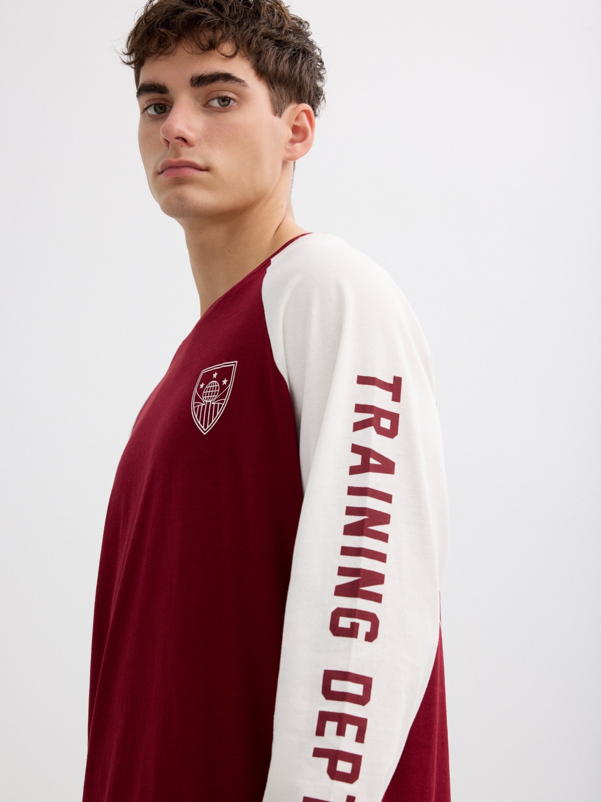 Long-sleeve university shirt burgundy detail view