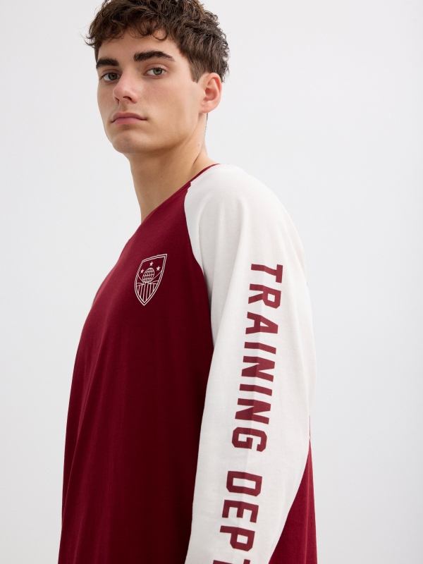 Long-sleeve university shirt burgundy detail view