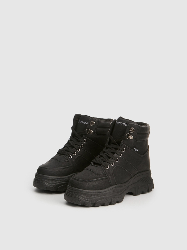 Botas de plataforma casuais preto vista frontal 45º