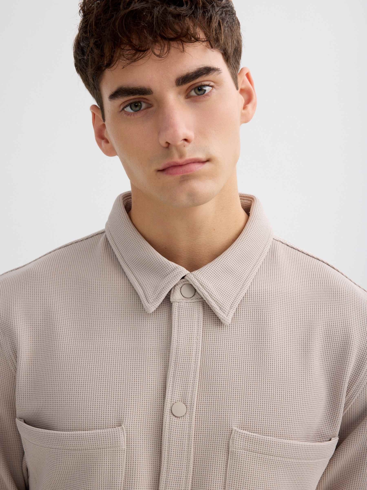 Camisa de manga comprida com textura crua vista detalhe