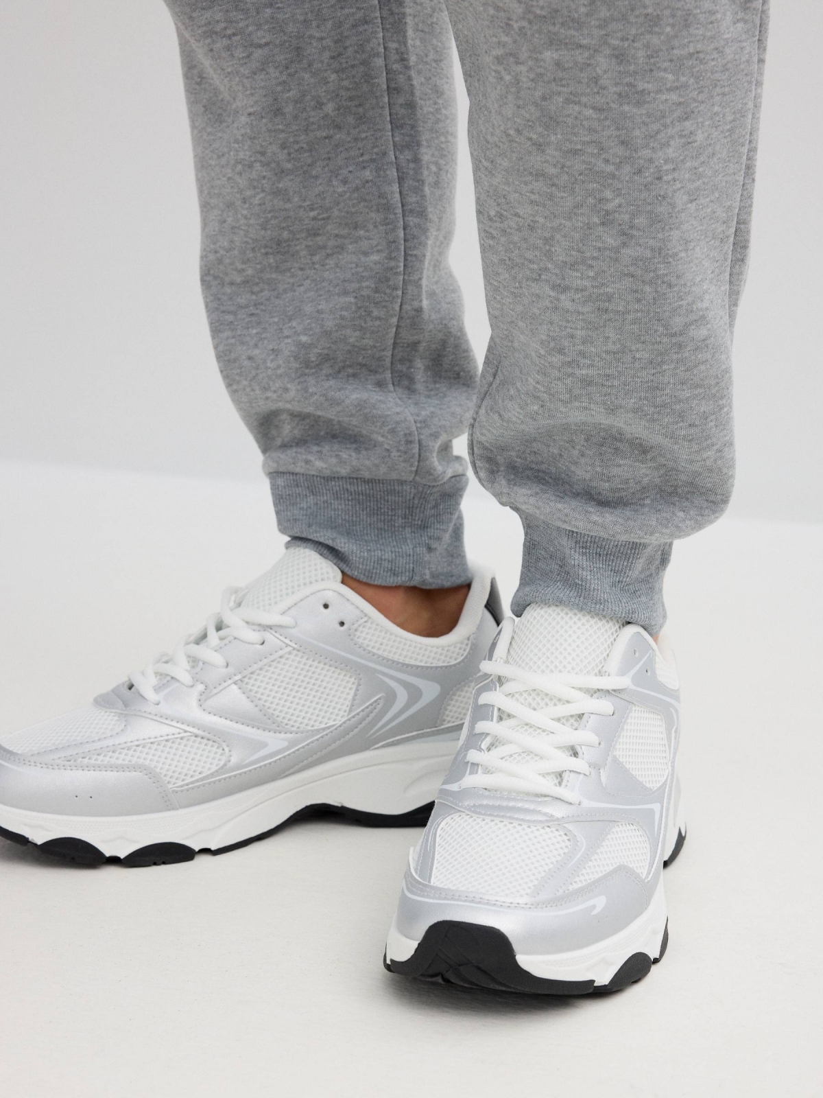 Jogger deportivo felpa gris gris claro vista detalle