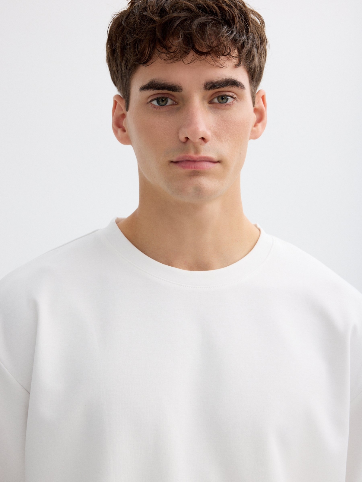 Plain oversized t-shirt raw detail view Plain oversized t-shirt raw detail view