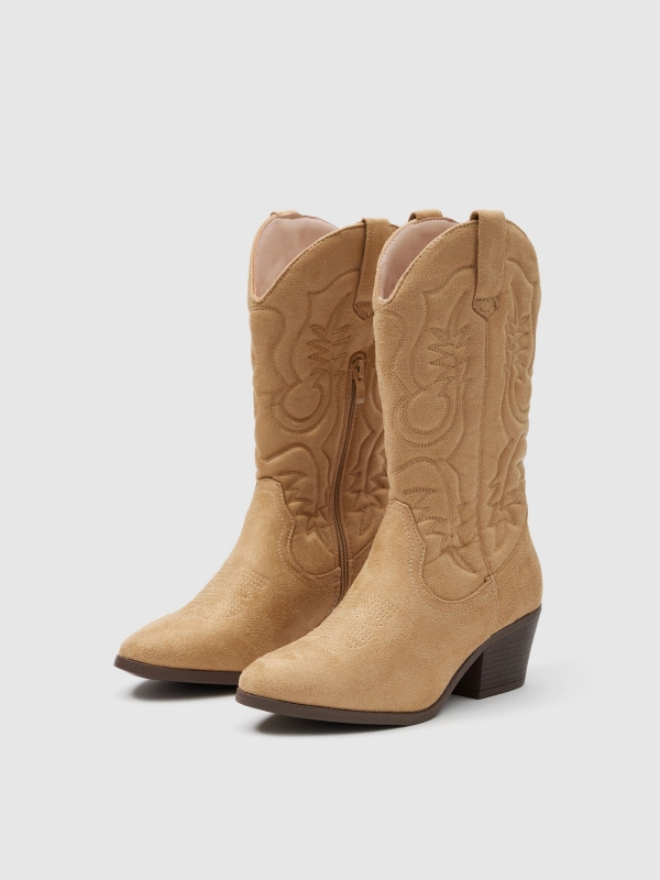 Botines cowboy media caña beige vista frontal 45º
