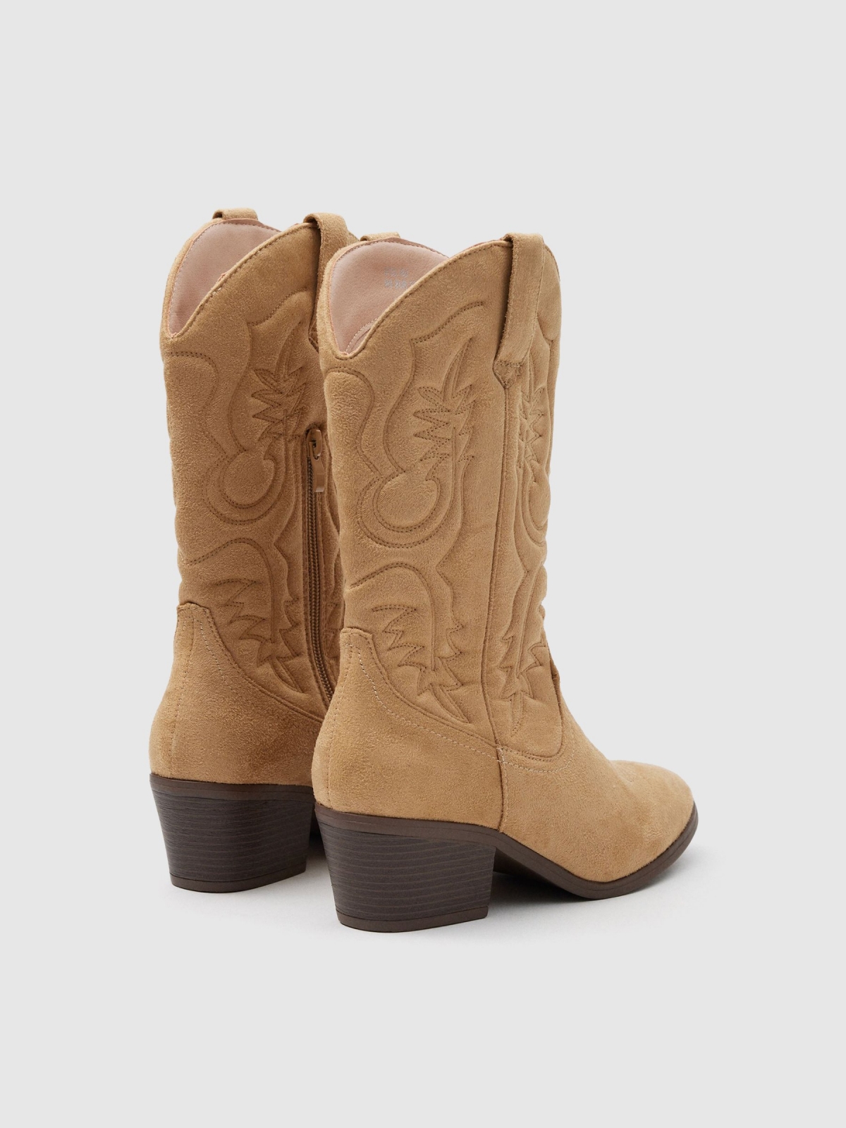Botines cowboy media caña beige vista trasera 45º