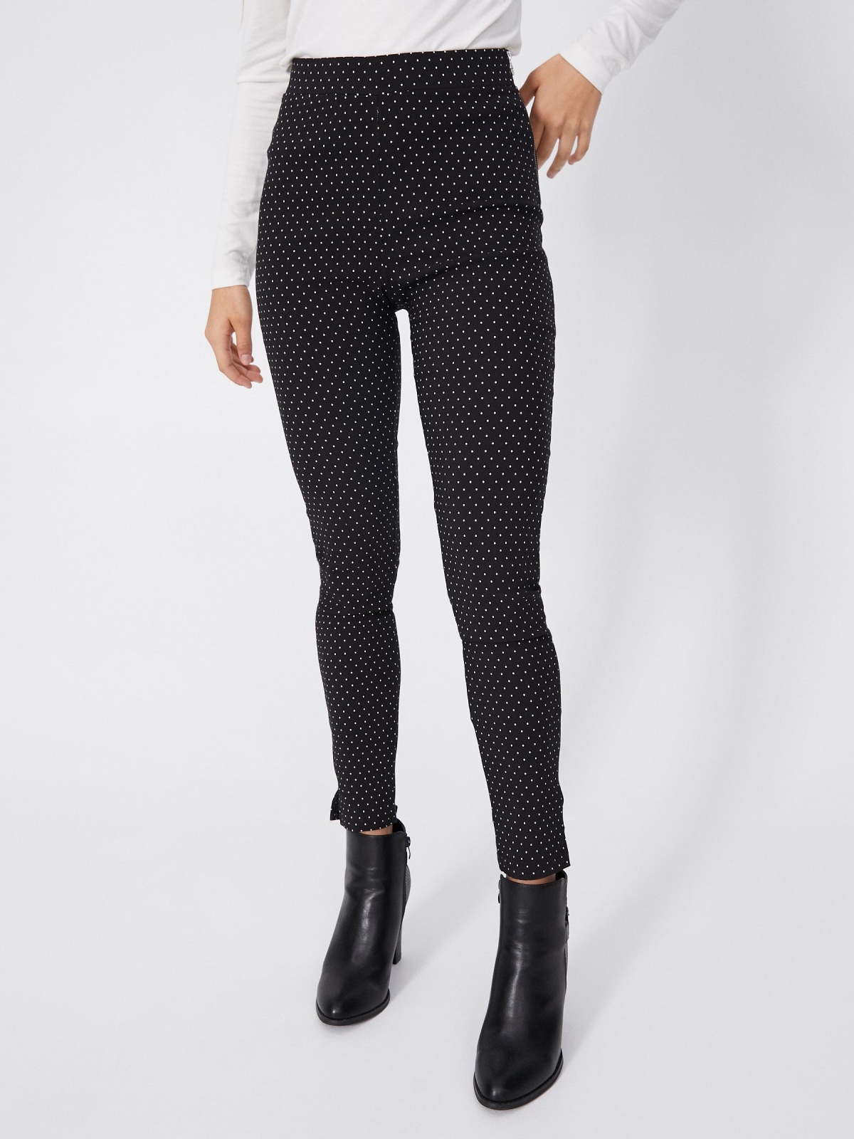 Calça elástica com fecho Calça elástica com fecho