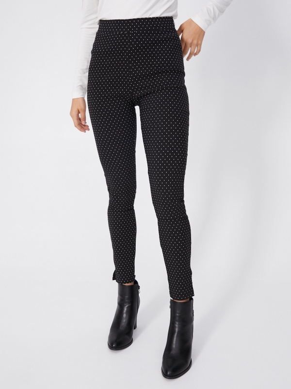 Calça elástica com fecho Calça elástica com fecho