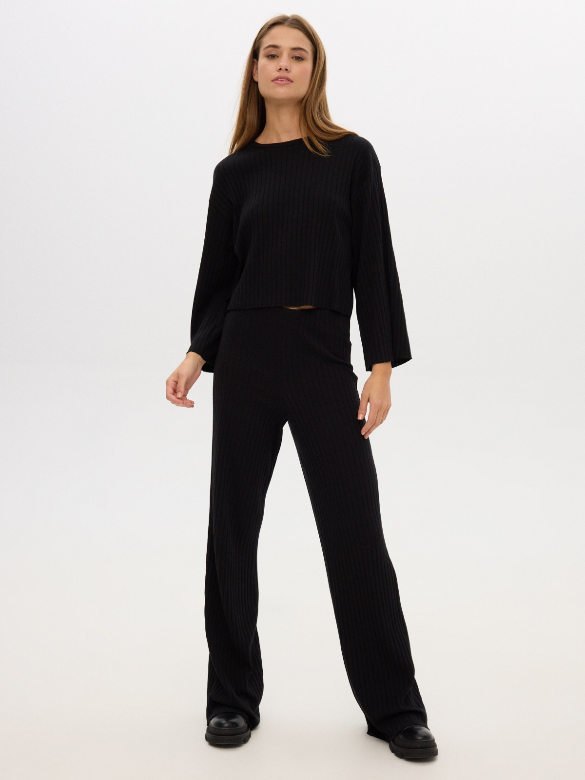 Fluid black ribbed pants black front view