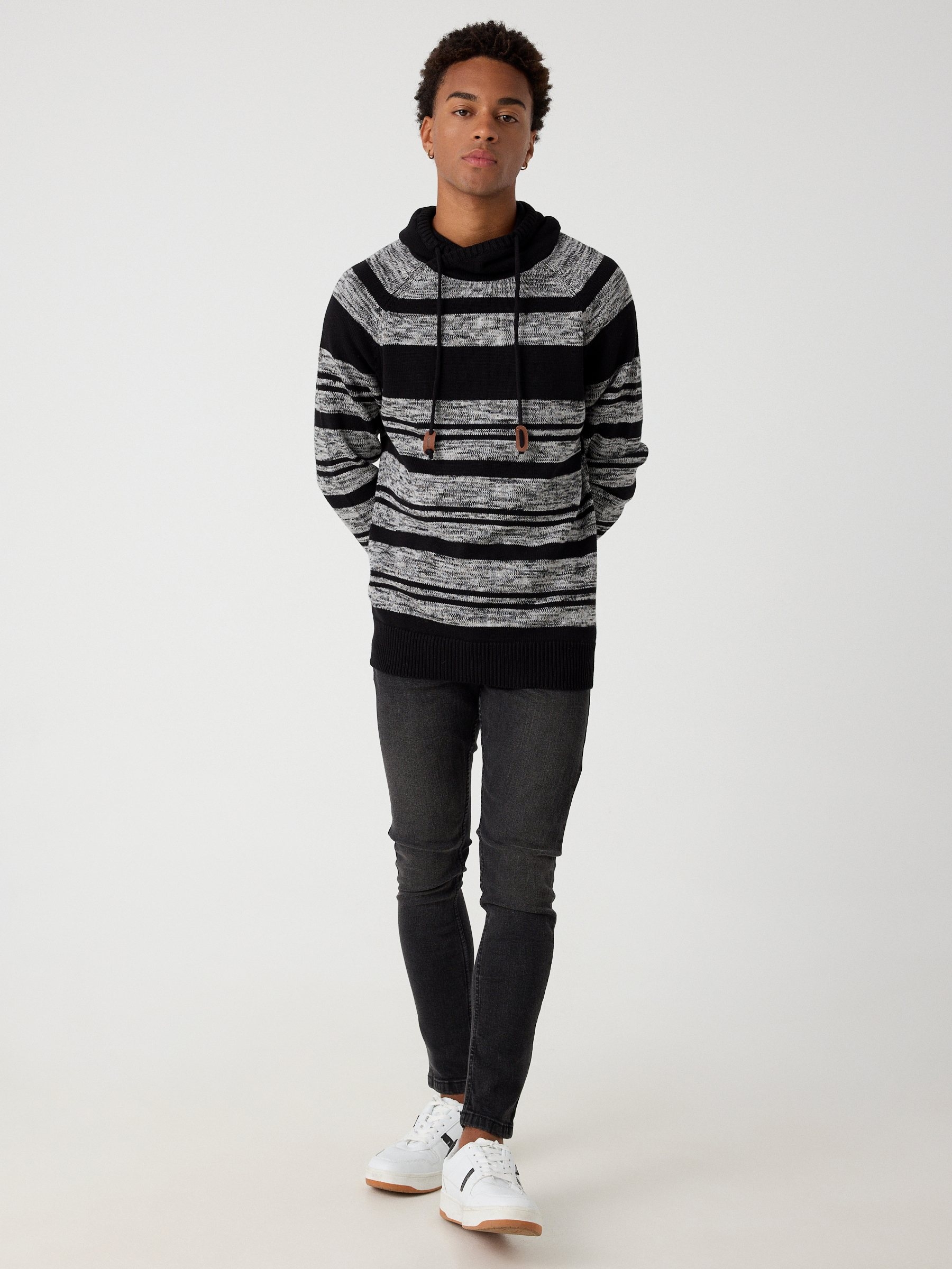 Jersey jaspeado cuello envolvente gris vista media frontal