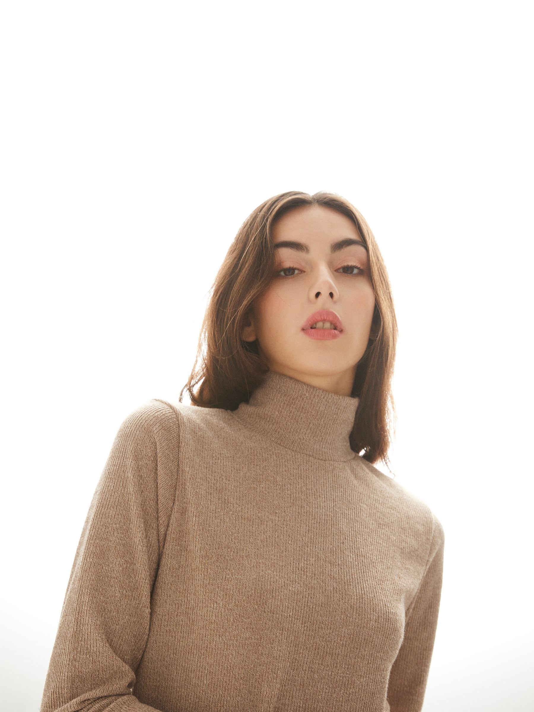 Long slit jumper brown