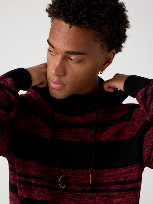 Jersey jaspeado cuello envolvente rojo vista detalle
