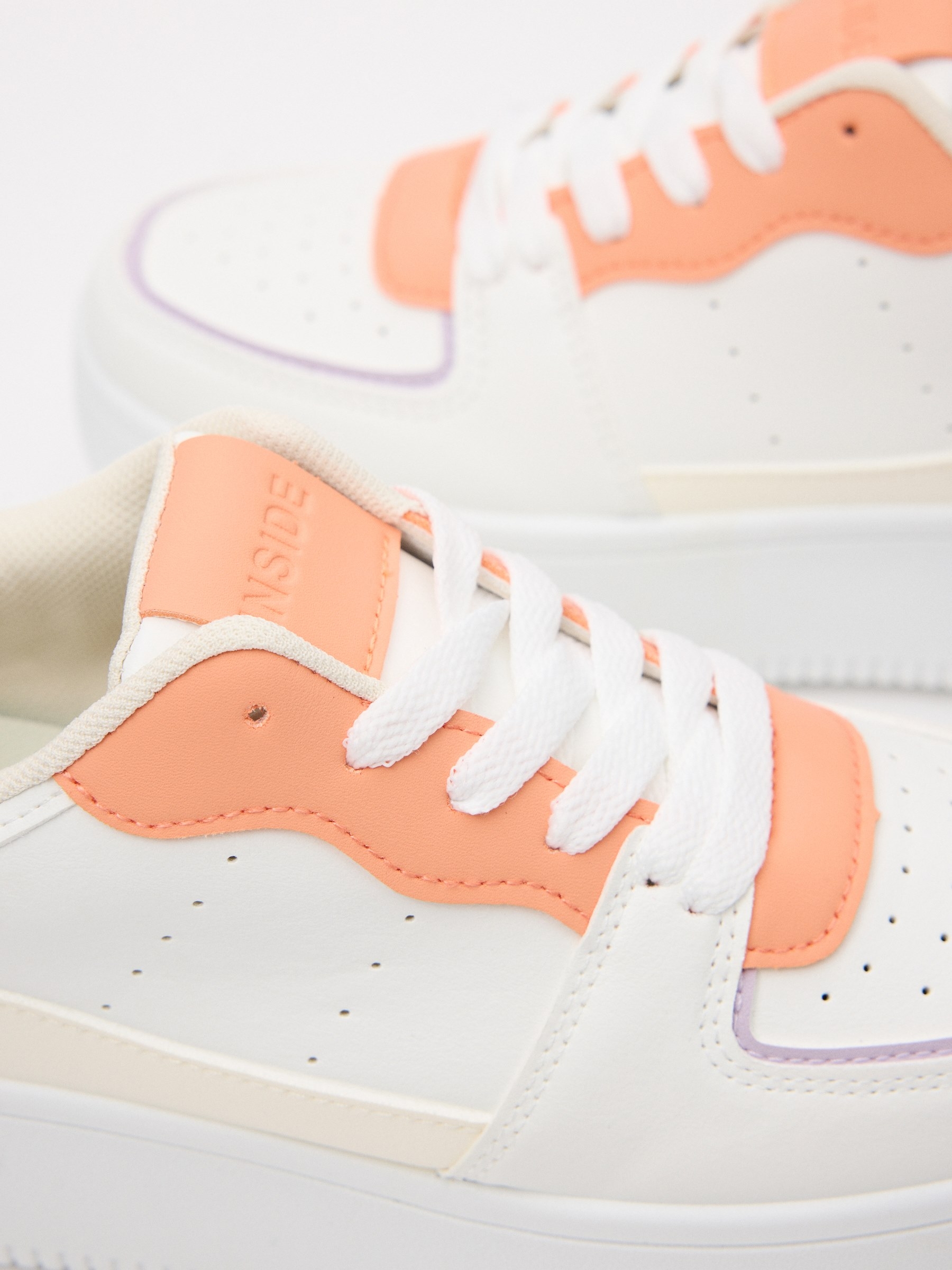 Casual colorful sneaker with platform white