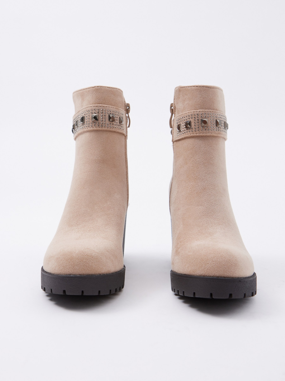 High-heeled ankle boot with studs beige zenithal view