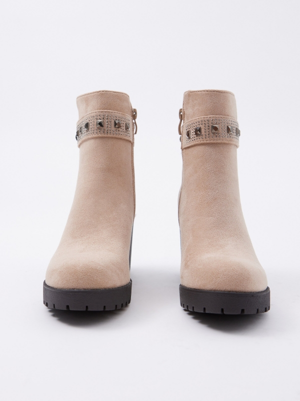 High-heeled ankle boot with studs beige zenithal view
