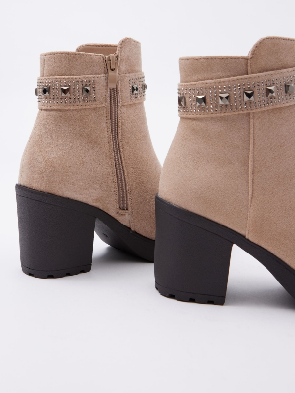 High-heeled ankle boot with studs beige detail view